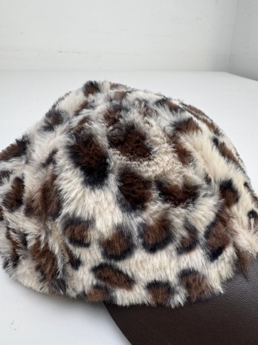 Cappmoda - ŞPK-2007 Acı Kahve Leopar Desenli Peluş Cap Şapka (1)