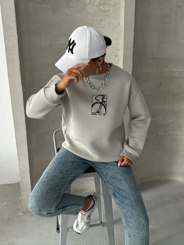 SWT-14269 Boyama Gri Bisiklet Kabartma Baskılı Üç İplik Şardonlu Basic Sweatshirt