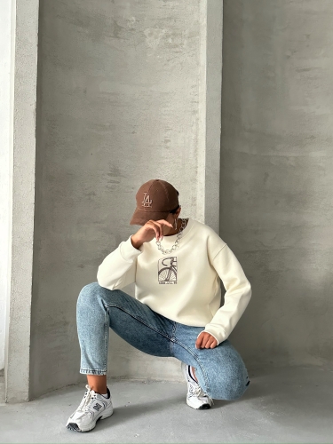 SWT-14269 Ekru Bisiklet Kabartma Baskılı Üç İplik Şardonlu Basic Sweatshirt - Thumbnail