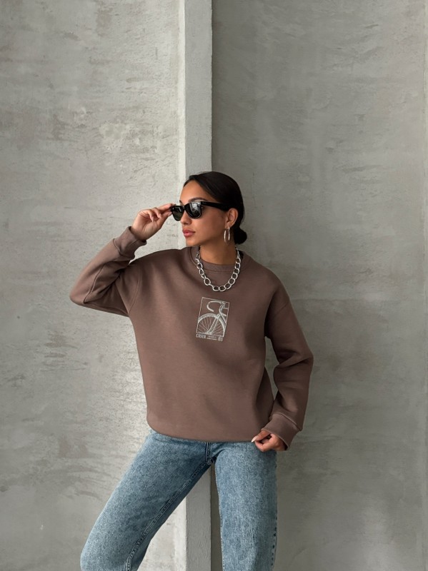 SWT-14269 Kahverengi Bisiklet Kabartma Baskılı Üç İplik Şardonlu Basic Sweatshirt