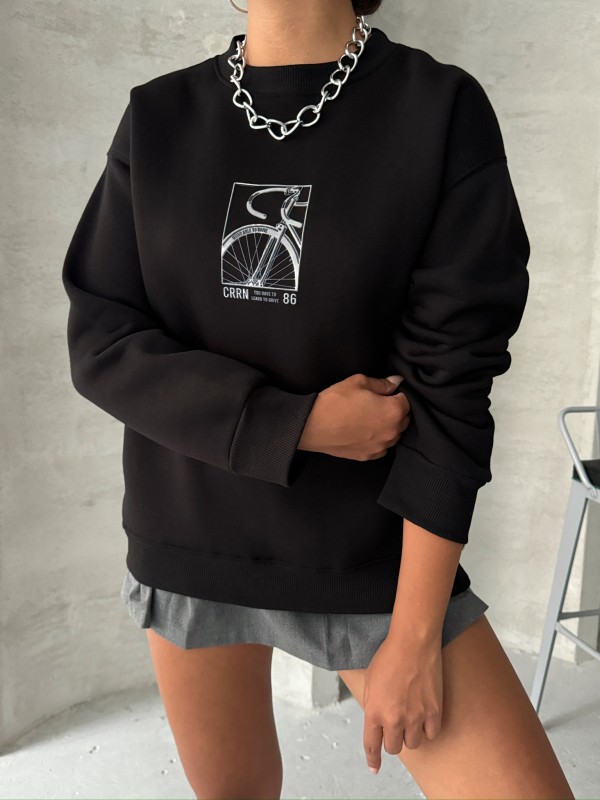 SWT-14269 Siyah Bisiklet Kabartma Baskılı Üç İplik Şardonlu Basic Sweatshirt