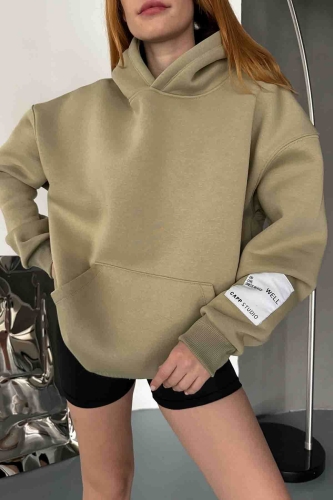 Cappmoda - SWT-14274 Haki Kol Etiket Detaylı Kapüşonlu Üç İplik Şardonlu Sweatshirt (1)