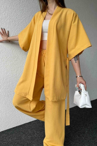 Cappmoda - TKM-03617 Sarı Keten Kumaş Kuşaklı Kimono Bel Lastikli Palazzo Pantolon İkili Takım (1)