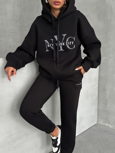 Cappmoda - TKM-03631 Siyah New York City Kabartma Baskılı Salaş Kapüşonlu Sweatshirt Jogger Eşofman İkili Takım (1)