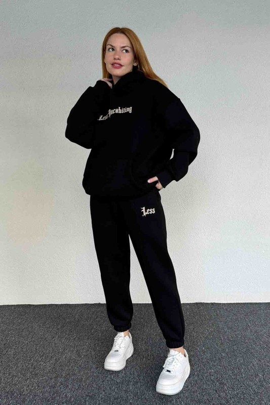 TKM-03643 Siyah Less Kabartma Yazı Baskılı Kapüşonlu Sweatshirt Jogger Üç İplik Şardonlu İkili Takım