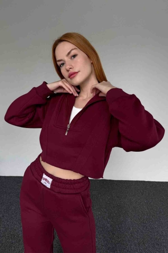 Cappmoda - TKM-03649 Bordo Fermuarlı Crop Sweatshirt Etiket Detaylı Jogger Eşofman İkili Takım (1)