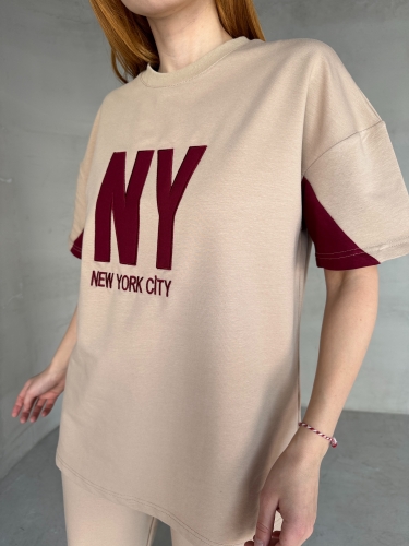 Cappmoda - TKM-03655 Bej Rengi Bordo NY Nakışlı Bisiklet Yaka Tshirt Bel Lastikli Palazzo Alt İkili Takım (1)